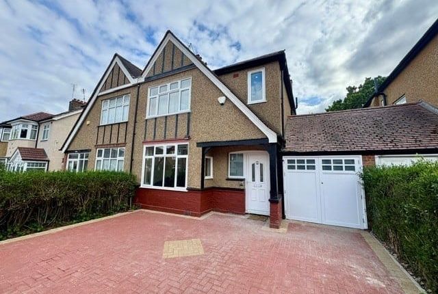 3 bed property, in Cambridge Road, £640,000