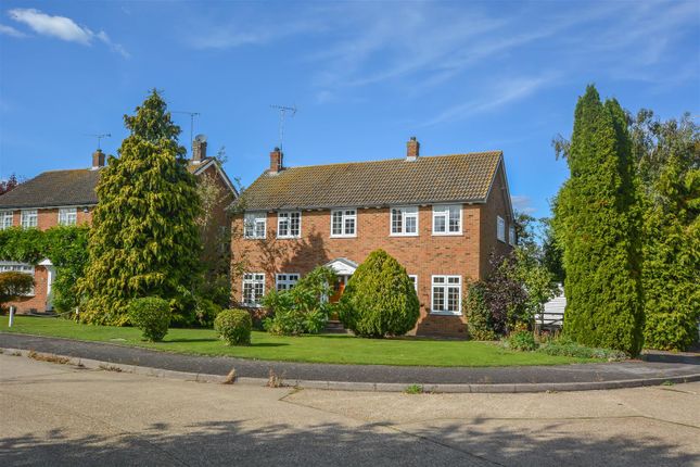 5 bed property, in Grange Close, £925,000