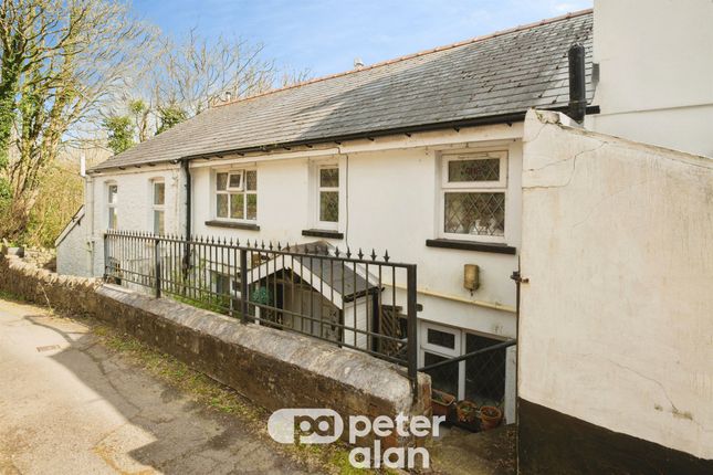 2 bed property, in Top Road, £190,000