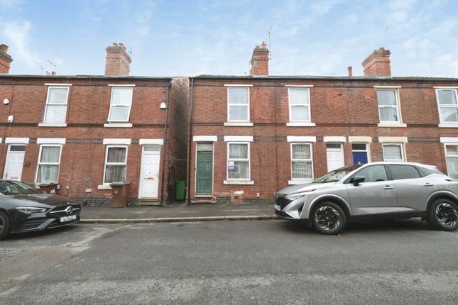 2 bed property, in Shrewsbury Road, £77,000