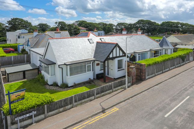 5 bed property, in Arthur Road, £699,995
