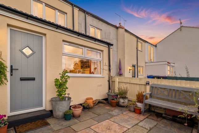 2 bed property, in Torksey Lock, £185,000