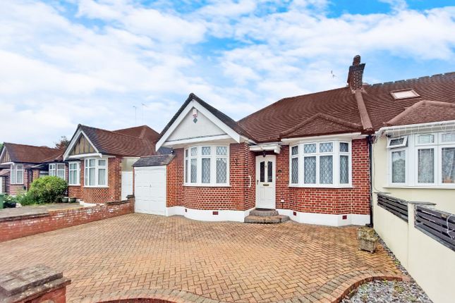 2 bed property, in Fernbrook Drive, £548,000
