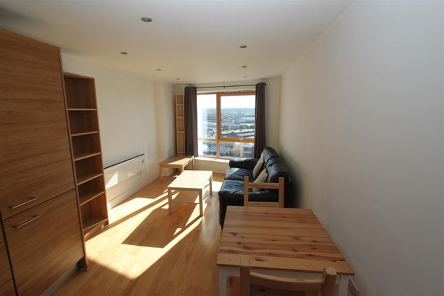1 bed property, in Clarence House, £125,000