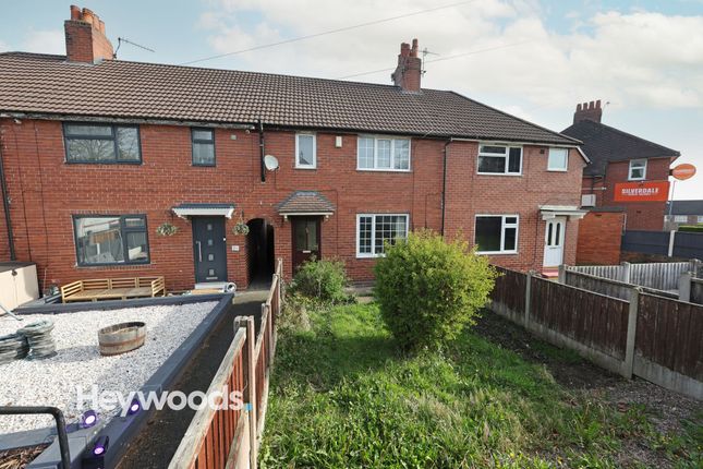 3 bed property, in High Street, £135,000