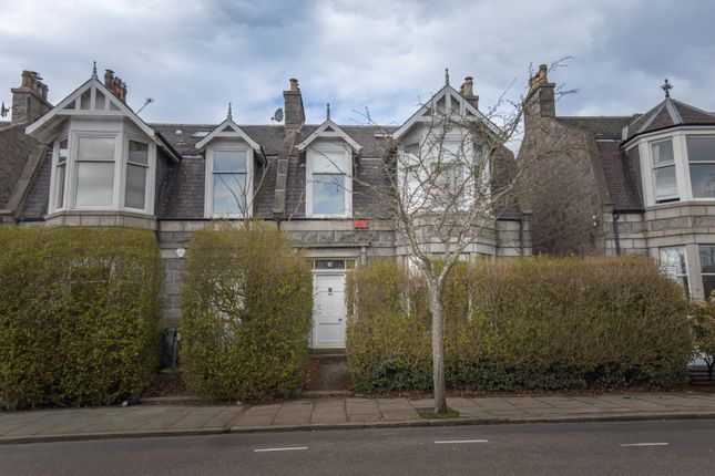 3 bed property, in Richmondhill Road, £445,000