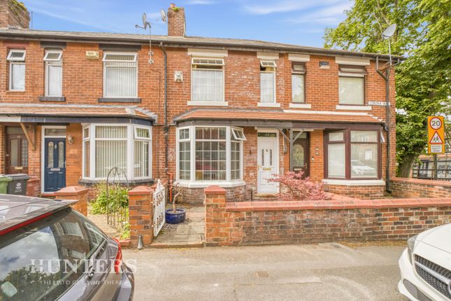 2 bed property, in Corona Avenue, £210,000