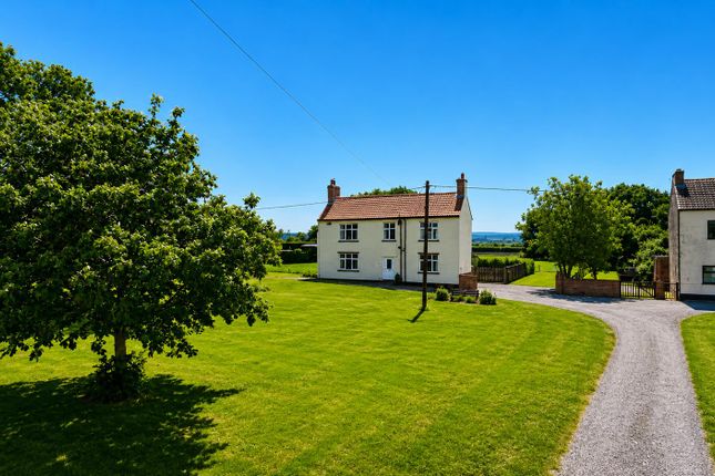 3 bed property, in The Wayside, £400,000