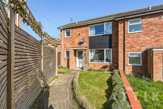 3 bed property, in Lambert Close, £240,000