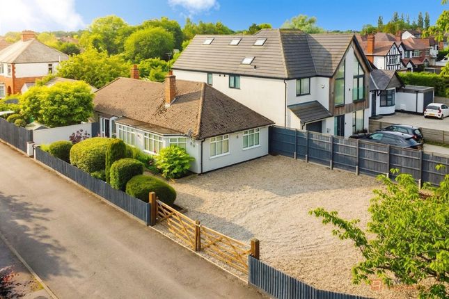 2 bed property, in Grange Avenue, £400,000