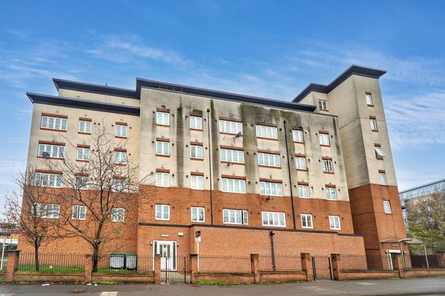 2 bed property, in Flat 40 Centrika, £130,000