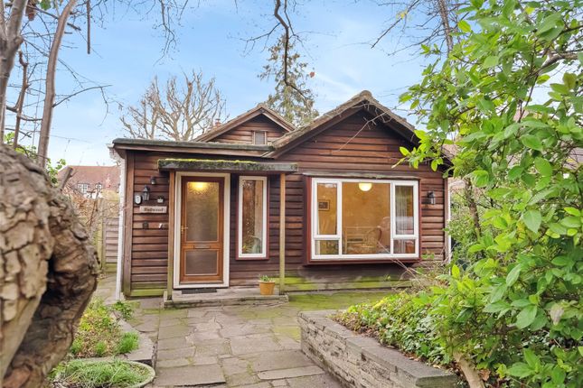 3 bed property, in Old Farm Road, £599,950