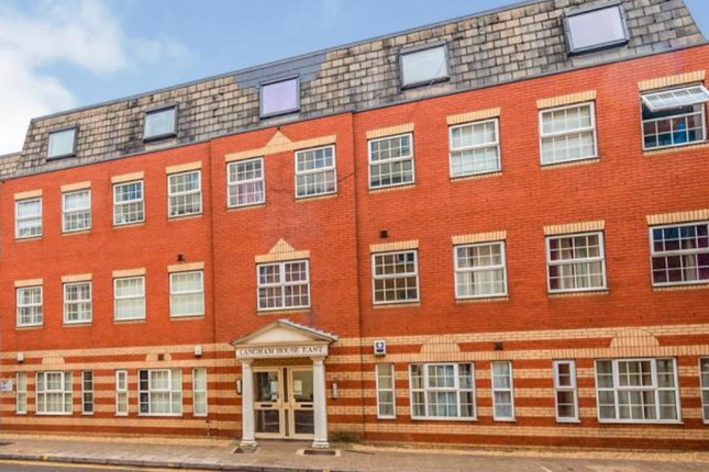 2 bed property, in Mill Street, £115,000