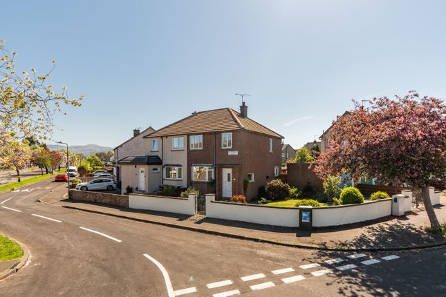 3 bed property, in 68 Broomhall Drive, £300,000