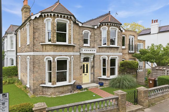 5 bed property, in Cambridge Road South, £2,000,000