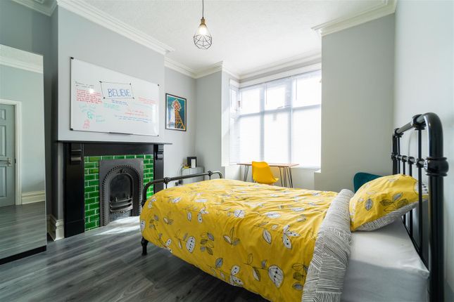 5 bed property, in Cannon Hill Road, £395,000