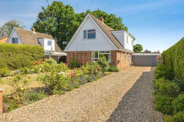 3 bed property, in Kent Close, £375,000