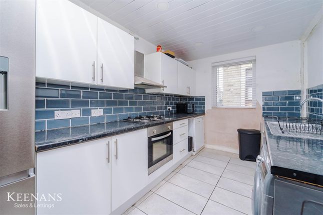 3 bed property, in Burnley Road East, £150,000