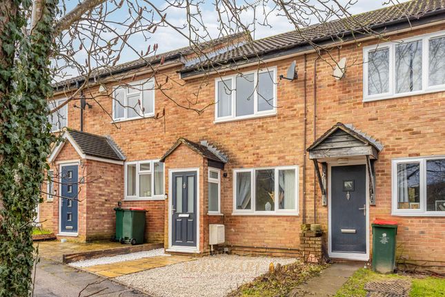 2 bed property, in Budgen Close, £325,000