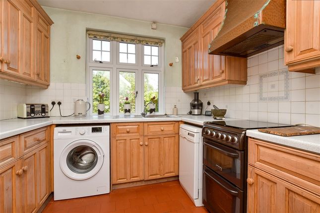 3 bed property, in Horse Shoe Green, £500,000