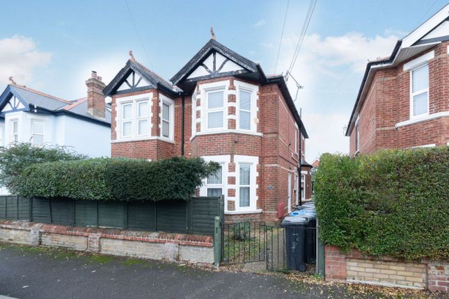 1 bed property, in Richmond Wood Road, £130,000