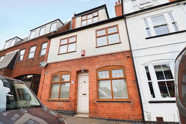 2 bed property, in Station Road, £120,000