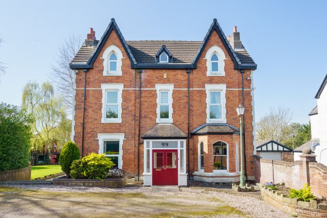 5 bed property, in Boothroyden Road, £775,000