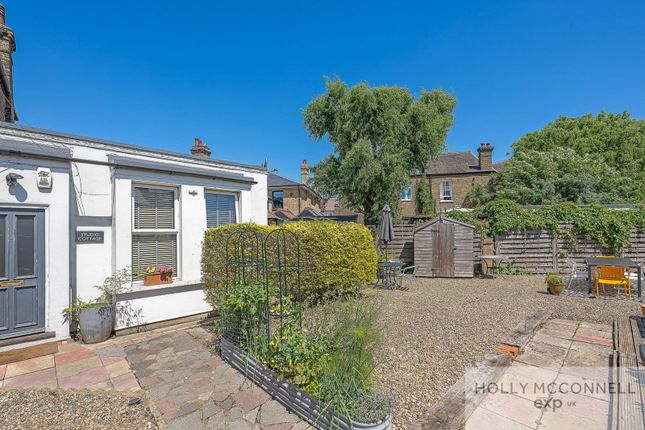 1 bed property, in Manor Park, £375,000
