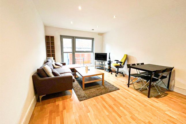 2 bed property, in The Lock, £120,000