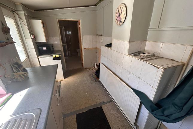 2 bed property, in Green Street, £110,000
