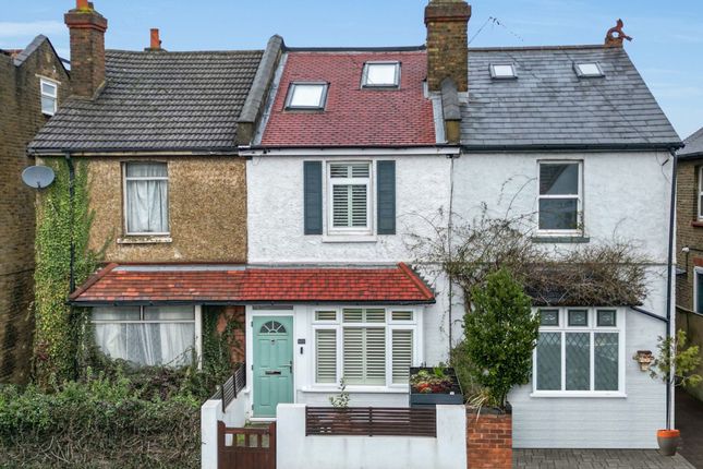 3 bed property, in Hurst Road, £575,000