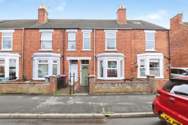 3 bed property, in Huntingtower Road, £220,000