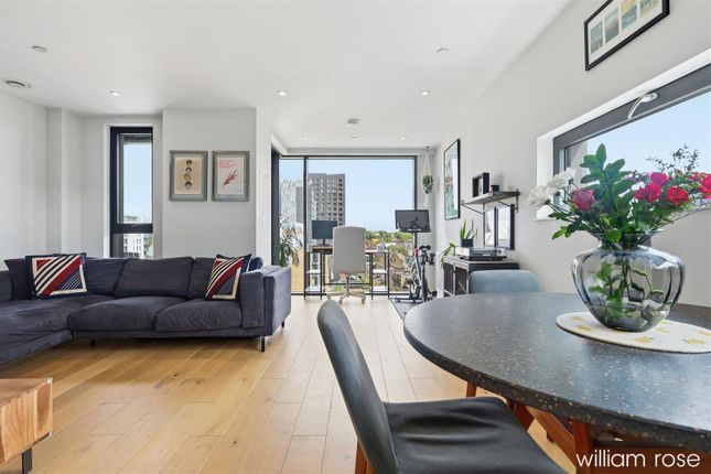2 bed property, in Station Approach, £550,000