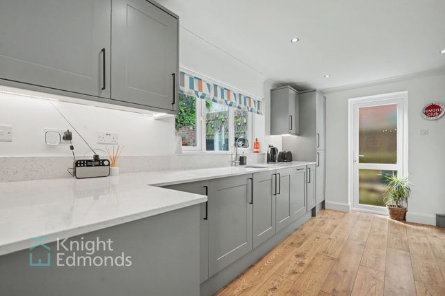 3 bed property, in Chapman Avenue, £375,000