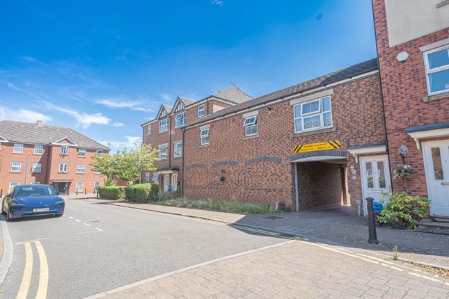 2 bed property, in Creed Way, £145,000