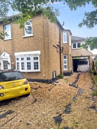 3 bed property, in First Avenue, £485,000