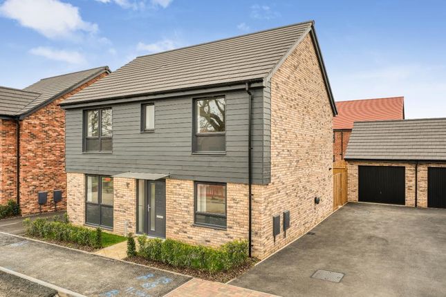 4 bed property, in Rambouillet Drive, £600,000