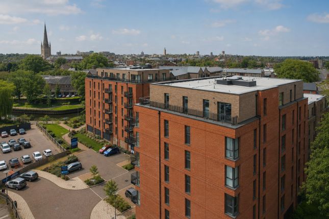 2 bed property, in Gilders Way, £375,000