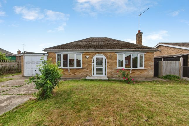 2 bed property, in Cross Street, £175,000
