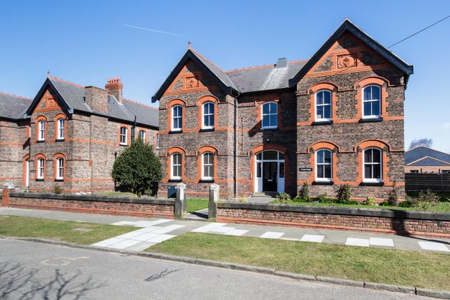 2 bed property, in Clock Tower, £105,000