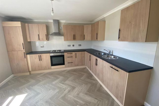 2 bed property, in Francis Street, £90,000