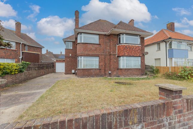 4 bed property, in North Drive, £475,000