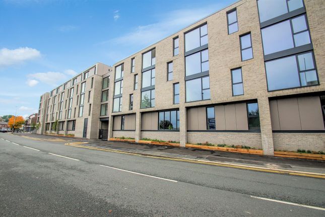 2 bed property, in Crossbank, £190,000