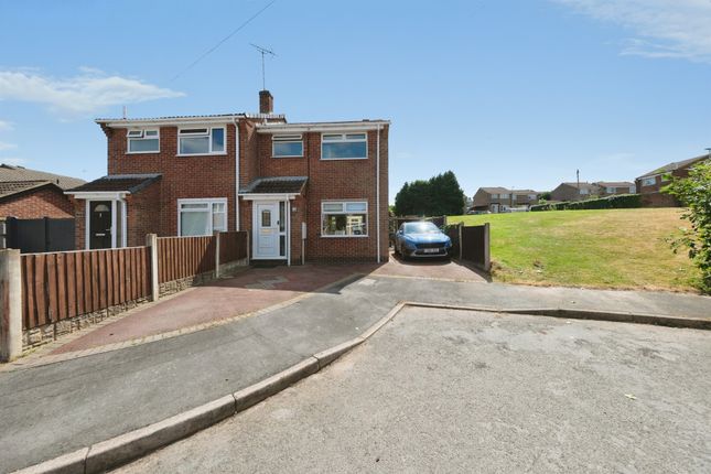 3 bed property, in Paris Close, £275,000