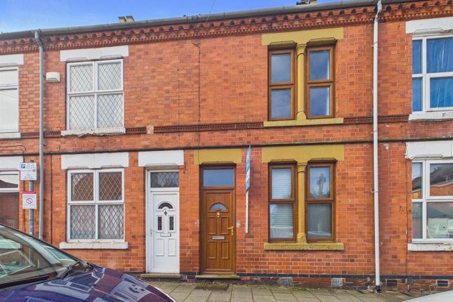 2 bed property, in Oxford Street, £165,000