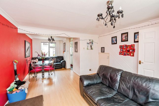 3 bed property, in Mandela Way, £285,000