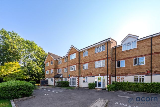 1 bed property, in Yellowhammer Court, £260,000