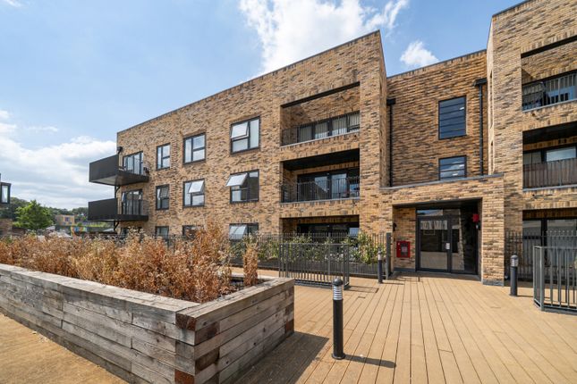 2 bed property, in Adit Road, £325,000