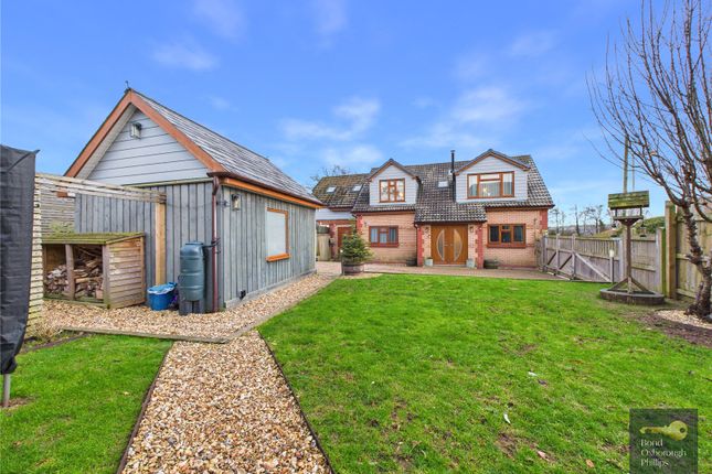 5 bed property, in Hatchmoor Road, £565,000