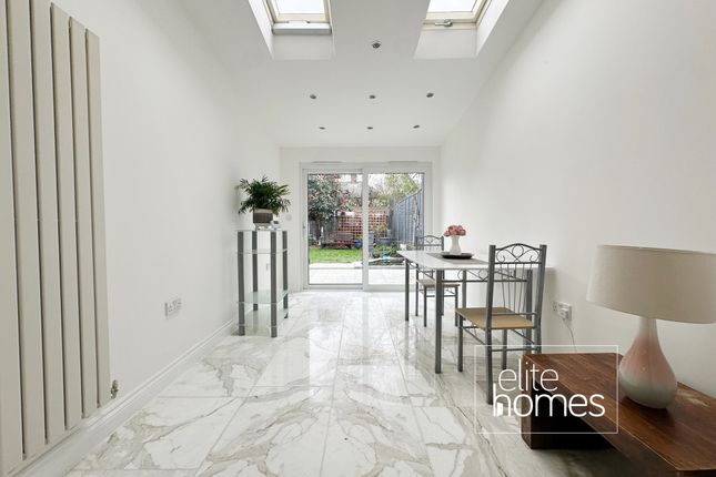 2 bed property, in Carterhatch Lane, £468,999